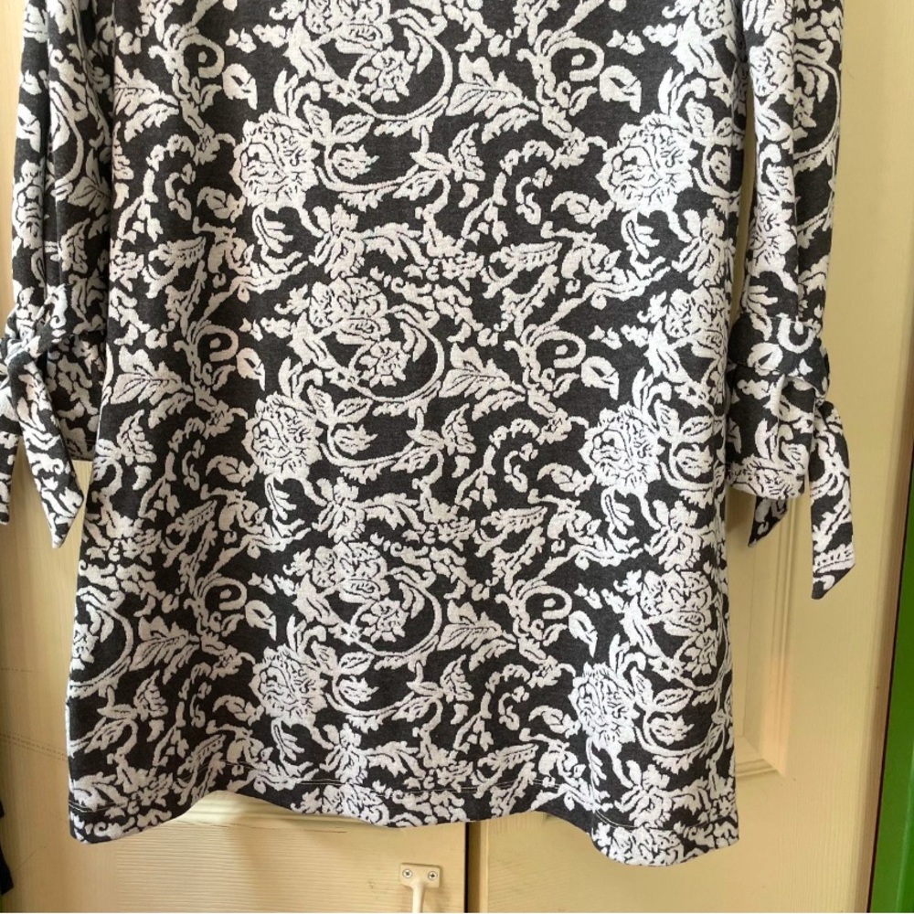 LOFT Monochrome Floral Long Sleeve Dress - Picture 3 of 10